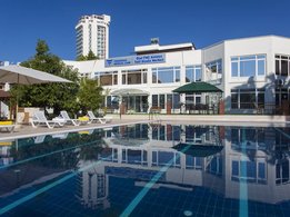 Swimmingpool im Fresenius Medical Care Feriendialysezentrum in Antalya