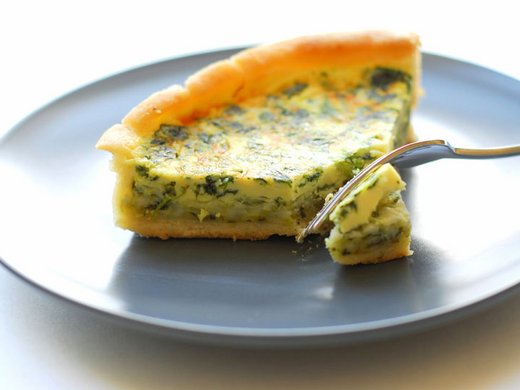 Lauchquiche und frischer Lachs