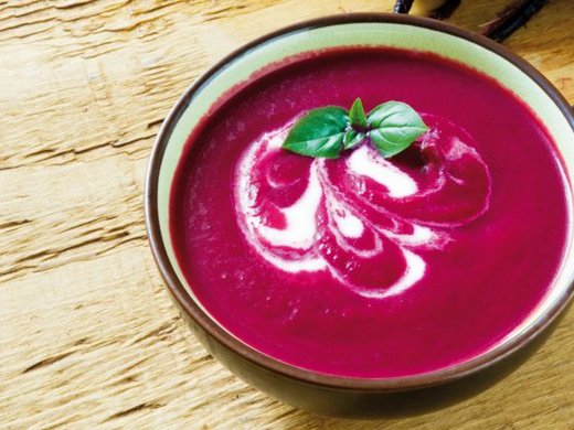 Rote-Bete-Suppe mit Meerrettichpüree und Wildhasenfilet