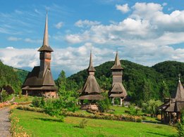 Holzkirche und Klosteranlage in Barsana, Rumänien