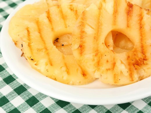Gegrillte Ananas mit Kokosnusssahne