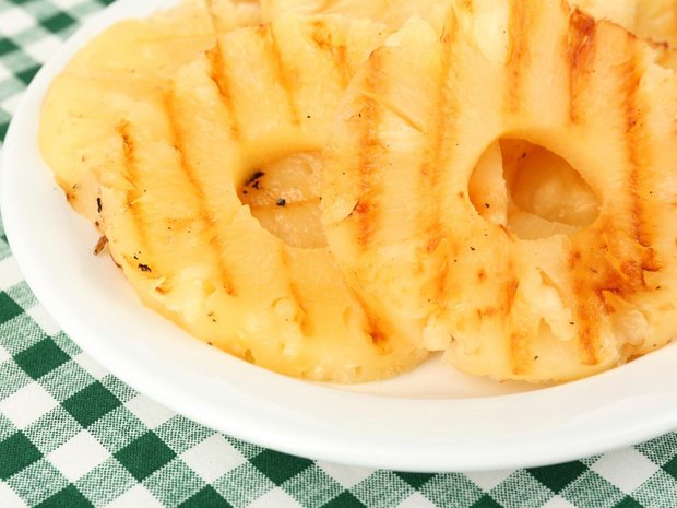 Gegrillte Ananas mit Kokosnusssahne