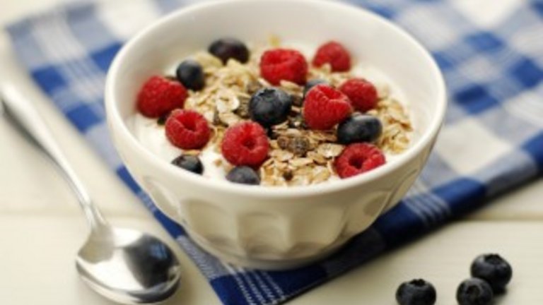Schale mit müsli